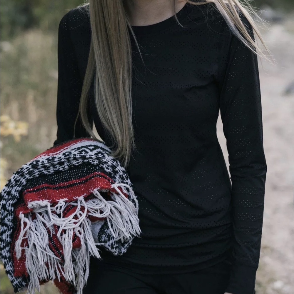 Zyia Active Chill Long Sleeve Top in Black- Size Large